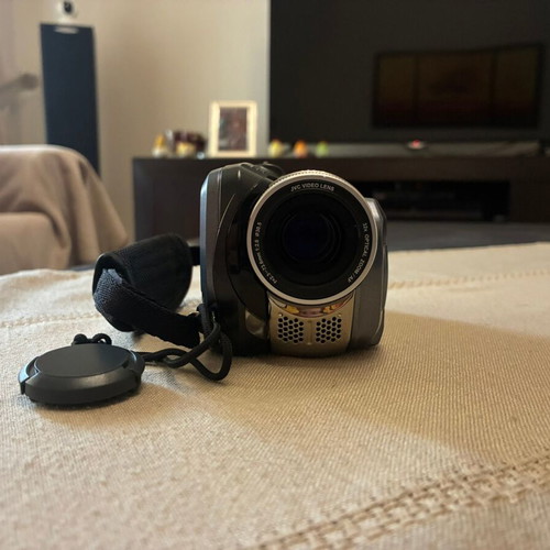 JVC GZ-MG37AS video camera like new with HDD and remote control