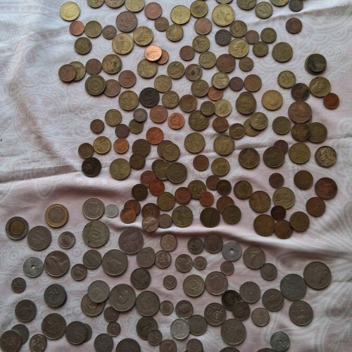 Coins used, pack of 255 pieces from various countries