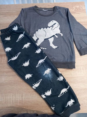 Children's pajama used, size 5, gray with dinosaurs