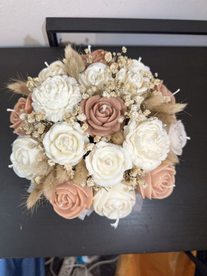 Bouquet candle with unique aromas