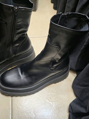 Women's boots size 39 black like new