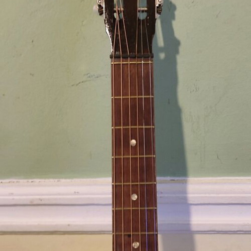 Greek guitar like new with strong sweet echo and case
