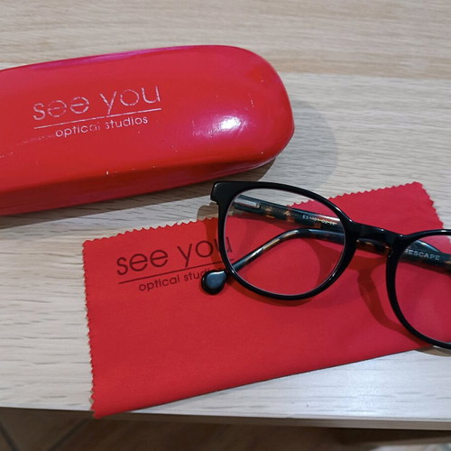 Escape Eyewear myopia glasses like new with case and cleaning cloth