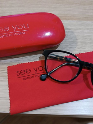 Escape Eyewear myopia glasses like new with case and cleaning cloth