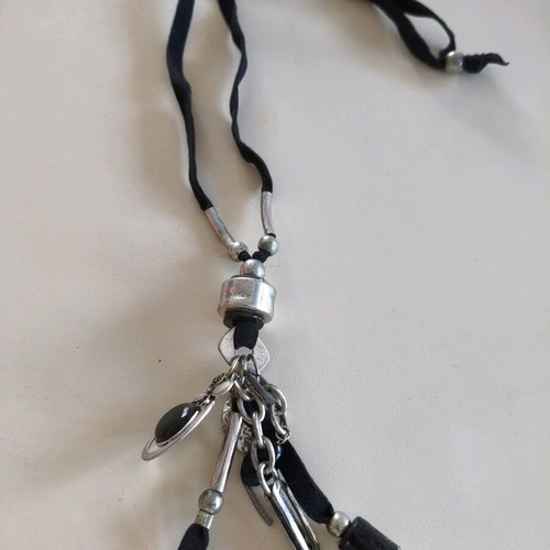 Long handmade necklace like new, black