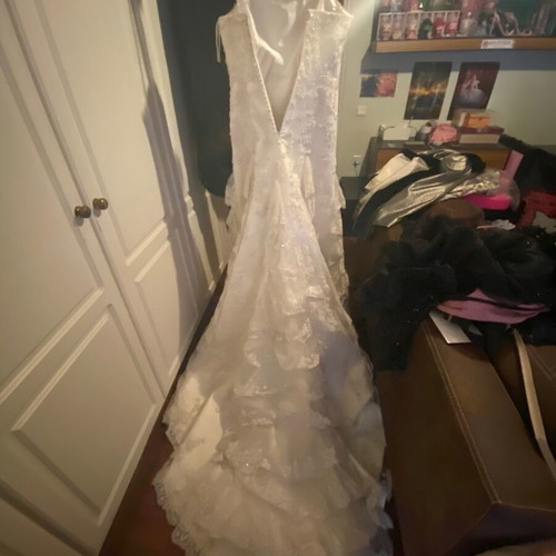 Vintage wedding dress like new with impressive train and crystals