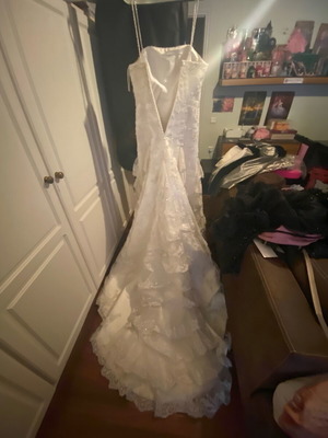 Vintage wedding dress like new with impressive train and crystals