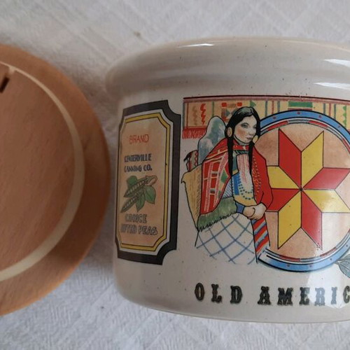 Spigarelli ceramic storage jar with wooden lid and Old America design new
