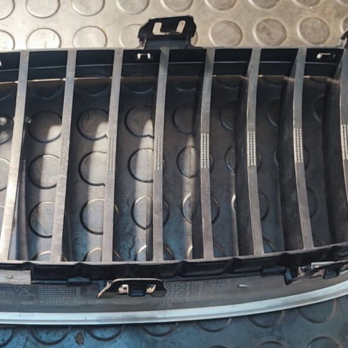 BMW Series 3 F30-F31 grille badge used chrome-black