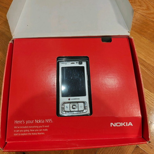 Nokia N95 used with crack and loose cover