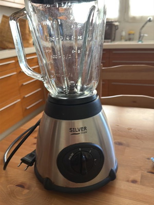 Blender with 1.5-liter glass bowl used