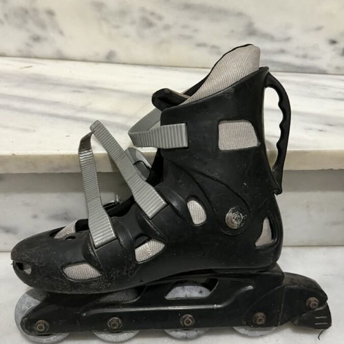 Roller skates used, 1 pair set
