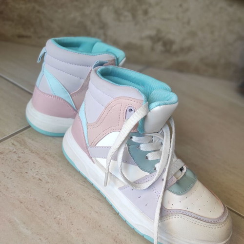 Athletic boots size 34 like new, purple and turquoise