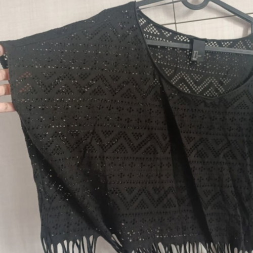 Fringed perforated black t-shirt like new H&M size S