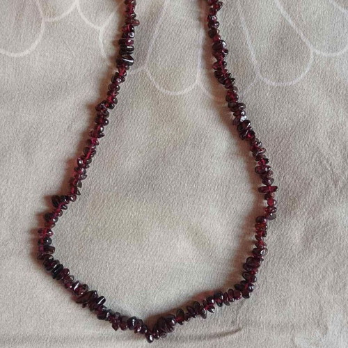 Two necklaces of natural stones like new, agate and garnet