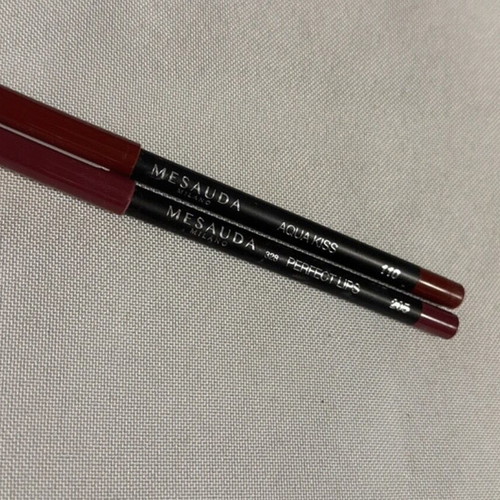 Mesauda lip pencils set of 2 like new, Aqua Kiss 110 and Perfect Lips 205