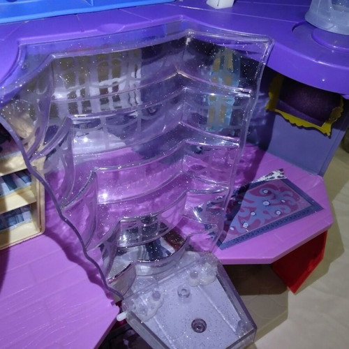 Vampirina Scare B&B Dollhouse used, missing pieces