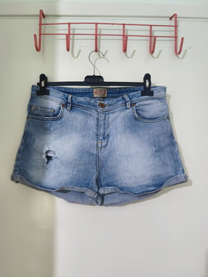 Bershka denim shorts like new, elastic, size large, blue