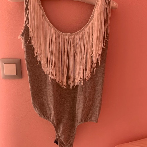 Bodysuit with fringes like new, size small, white and gray