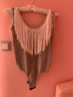Bodysuit with fringes like new, size small, white and gray
