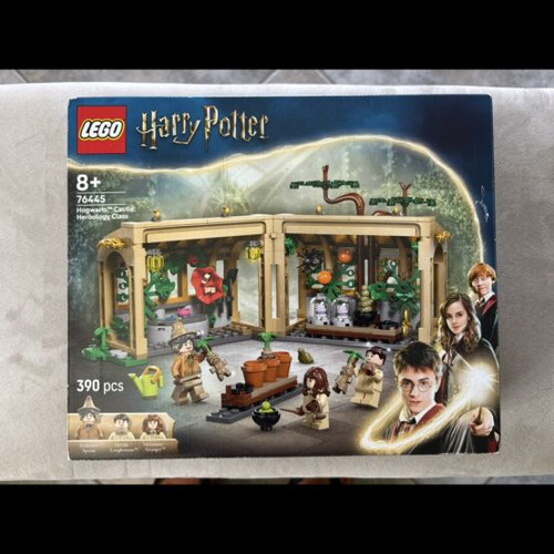 LEGO Harry Potter Hogwarts Castle Herbology Class set, 390 pcs, 8+