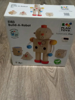Plan Toys wooden robot toy like new with 4 interchangeable heads