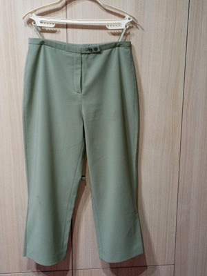 Esprit women's capri pants olive green like new, size XL