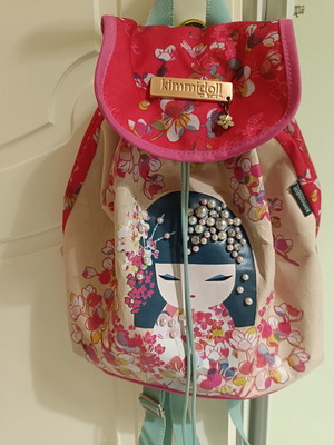 Kimmidol backpack with embroidered pearls and Geisha figure