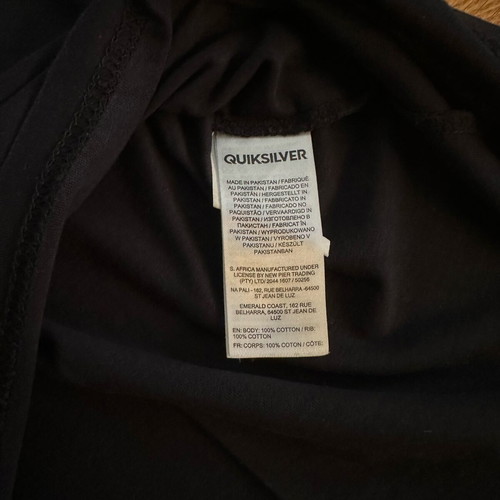 Quiksilver T-shirt black size S like new