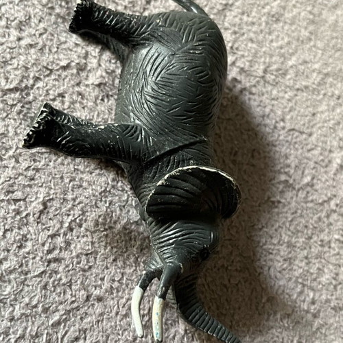 Elephant figure used without box