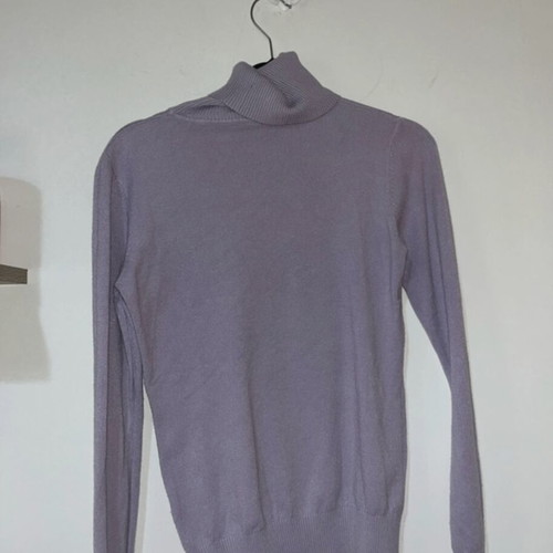 Lilac turtleneck thin sweater like new, size S