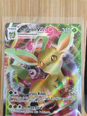 Leafeon VMAX (EVS 008) new
