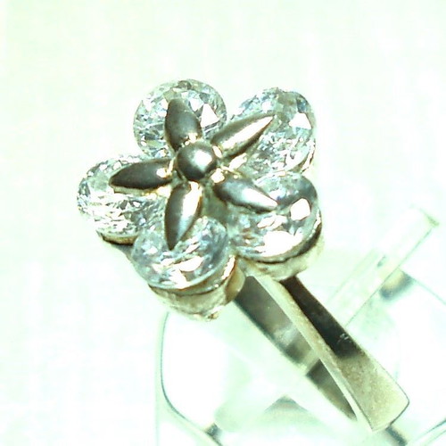 Fashion silver 925 ring with brilliant cut zirconia new