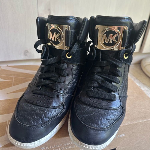 Michael Kors women's shoes in very poor condition