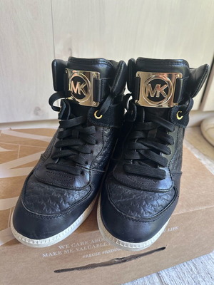 Michael Kors women's shoes in very poor condition