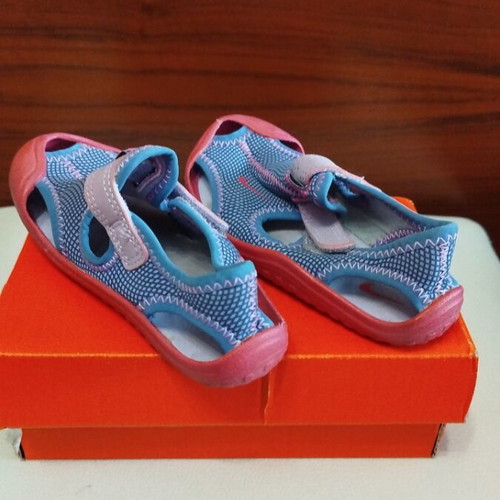 Nike kids sea shoes used size 23 pink and purple