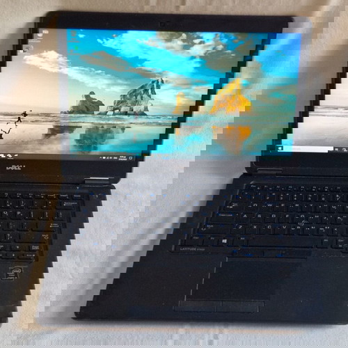 Laptop Dell Latitude E7450 - 14" - i5 - 8 GB RAM  Windows 10 Pro  + Τσάντα μεταφοράς.