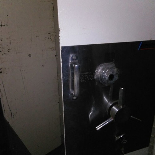 Safe cabinet double-door like new, heavy-duty, 2000 kg