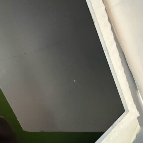 Laptop screen 15 used with horizontal line