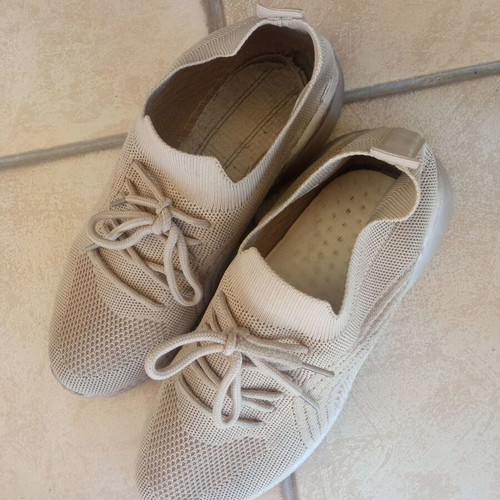 Women's athletic shoes used, size 40