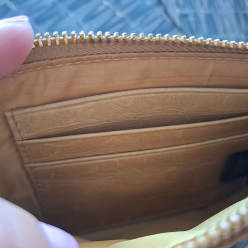 Elegant wallet in beige and gold with zipper like new