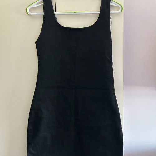 Zara short dress with open back black - 7,00 - Vendora.cy Zara short dress with open back black - 7,00 - Vendora.cy