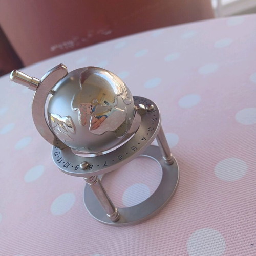 Vintage globe tabletop quartz clock like new