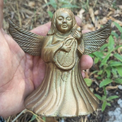 Vintage brass angel figurine like new, decorative