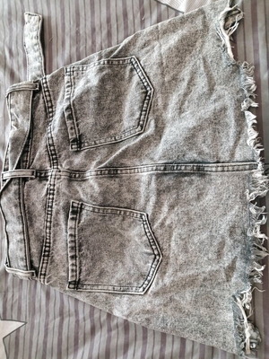 Φούστα τζην Bershka σαν καινούργιο, μέγεθος EU32, ξεβαμμένο στυλ