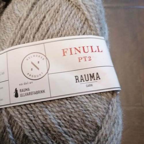 Rauma Pt2 wool yarns new, pack of 37, lightweight and warm