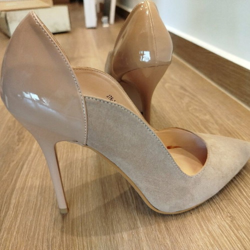 Suede and patent leather pumps like new, beige, size 40