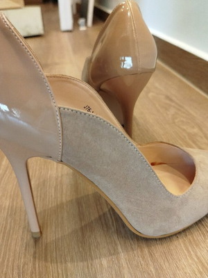 Suede and patent leather pumps like new, beige, size 40