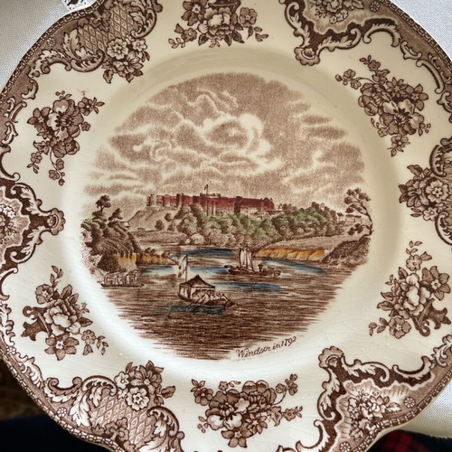 Old Britain Castles Johnson Brothers 72-piece dinnerware set like new