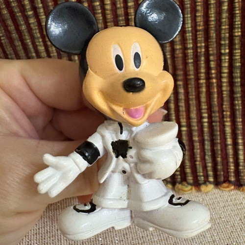 Set of six collectible Mickey Mouse and Donald Duck knobs like new